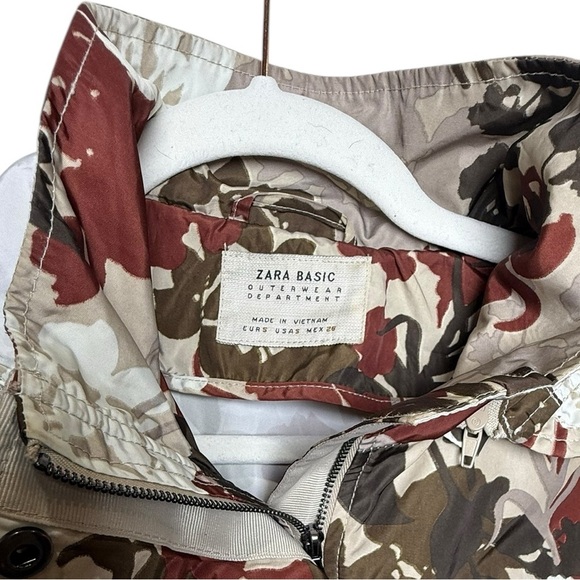 Zara size small hooded zip up floral windbreaker in excellent like-new condition - Picture 4 of 4